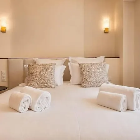 Croisette Sea View 2 Bedrooms Apartment *